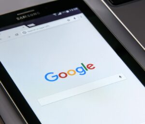 Local Pack Google : Définition et guide les commerces français